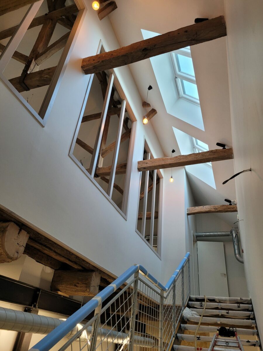 Sas Veille Cloison Seche Rennes 20230203 094423 Sas Veille Cloison Seche Rennes tertiaire réhabilitation de bureaux dans grange rennes veillé plaquiste verrière isolation chateaubourg et mordelles